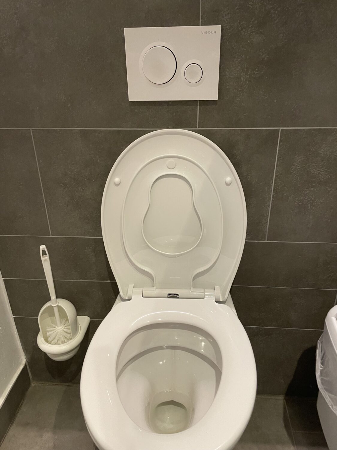 Beispiel für einen integrierten Toilettensitz für Kinder ,heraufgeklappt