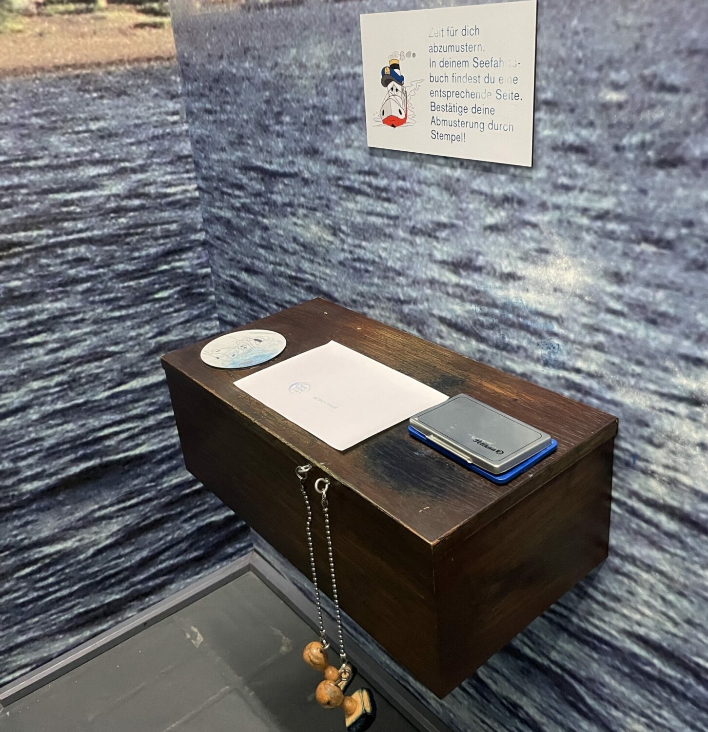 Stempelstation mit Otto Dampfer im Museum Windstärke 10, Cuxhaven